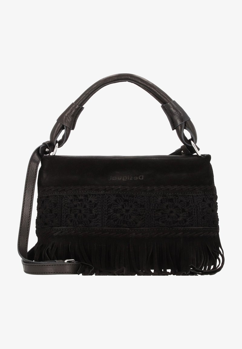 Sort håndtaske med en blanding af glat læder og hækleteknik, med frynser i bunden og en aftagelig skulderrem.