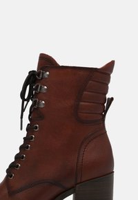 Tamaris Botines de tacón - cognac