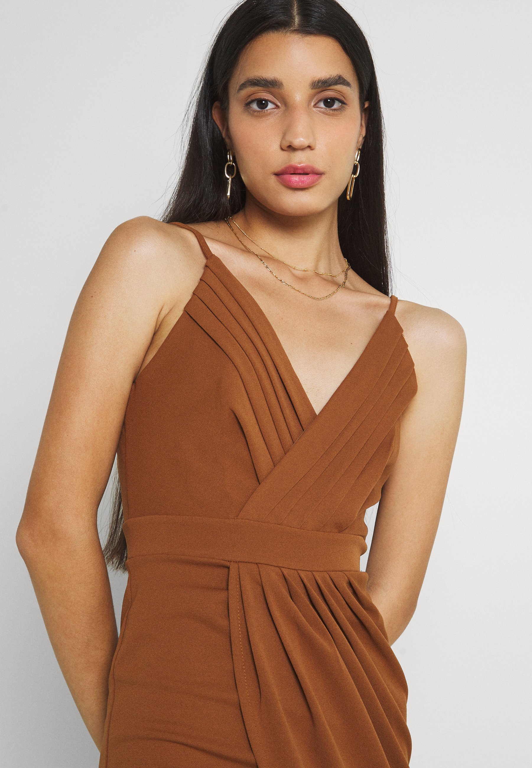 robe cocktail marron