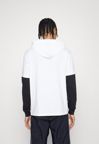 Champion BASKETBALL LONG SLEEVE - Pitkähihainen paita - white