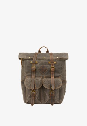 Voksdugsrygsæk i grå med brune læderdetaljer; har justerbare stropper, to frontlommer og et rulle-top design.