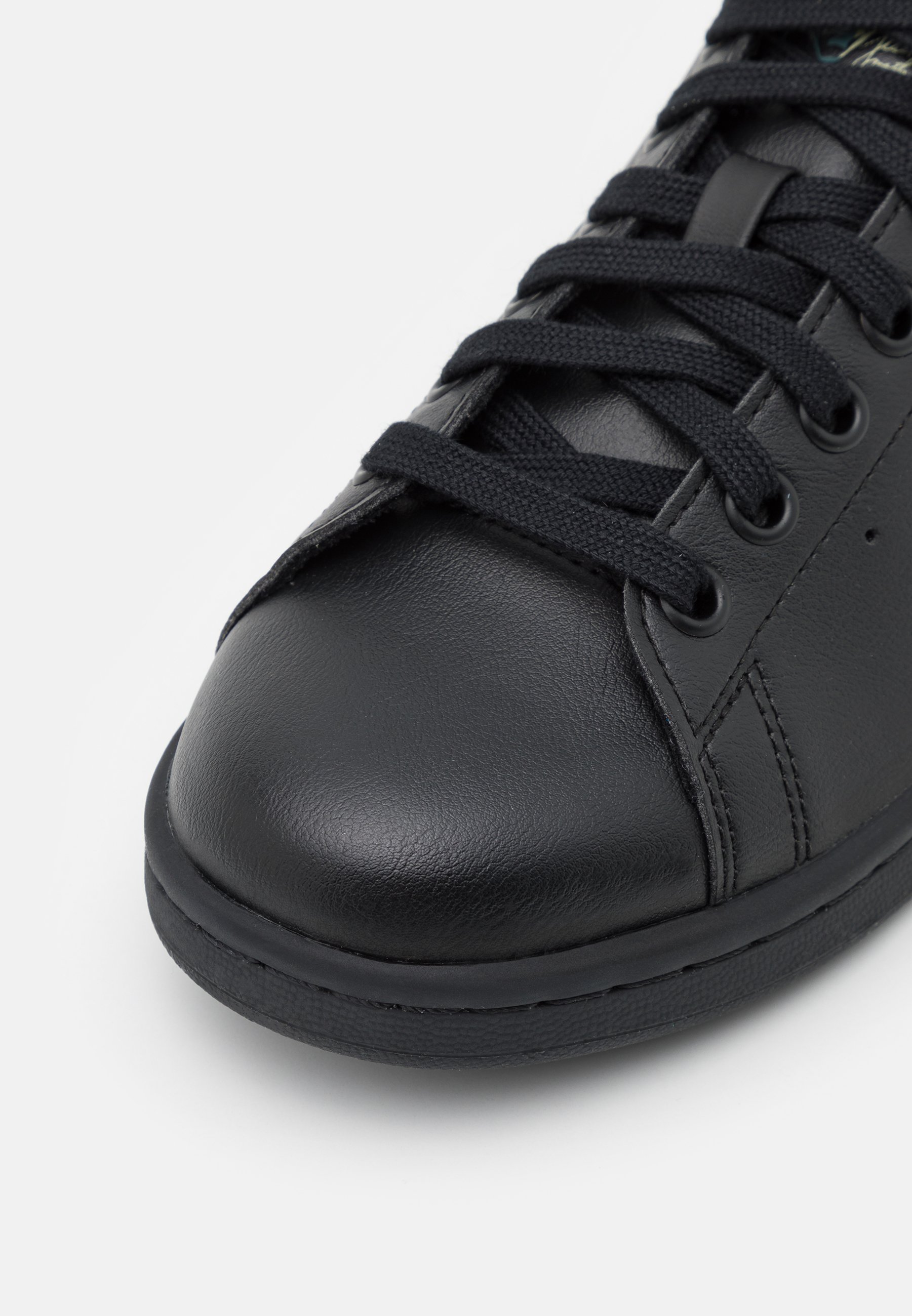 stan smith dark grey