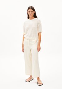 ARMEDANGELS CAARUNUS LINO - Broek - oatmilk