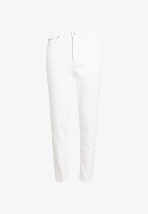 Pantalones de mezclilla blancos de pierna recta con cinco bolsillos, cierre de botón frontal y costuras mínimas. Textura suave, sin patrones visibles.