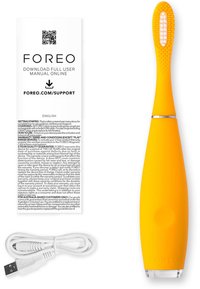 Gul elektrisk tandborste med ett texturerat silikonhuvud, avsmalnande kropp och en genomskinlig bas. Inkluderar en vit USB-laddningskabel och bruksanvisning.