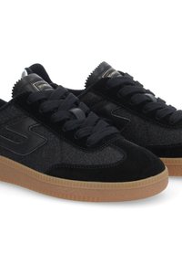 Black suede and textured fabric sneaker with a gum rubber sole, flat laces, and logo accents on the tongue. Classic low-top design.