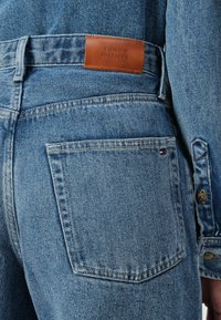 Tommy Hilfiger LANA BERMUDA - Denim shorts - blue denim