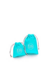 Sacca in tessuto turchese con coulisse, una piccola e una leggermente più grande, con un logo argentato che mostra "Elli" e "WE ♥ JEWELS" stampato.