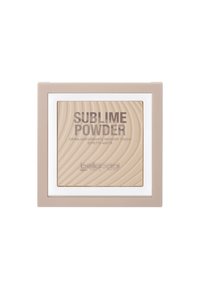 Cipria compatta in un astuccio di plastica quadrato, con una polvere beige testurizzata caratterizzata da motivi a onde. L'etichetta riporta la scritta "Sublime Powder" in lettere in grassetto.