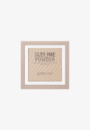 Cipria compatta in un astuccio di plastica quadrato, con una polvere beige testurizzata caratterizzata da motivi a onde. L'etichetta riporta la scritta "Sublime Powder" in lettere in grassetto.