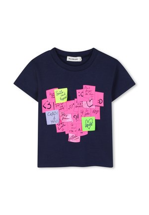 Nachtblauw kinder-T-shirt met kleurrijke plakbriefjes gerangschikt als een hart, met handgeschreven positieve en speelse berichten.