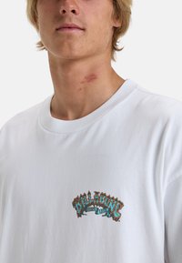 Thumbnail Image 4