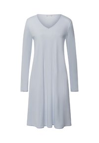 Světle modré šaty s dlouhým rukávem a výstřihem do V, vyrobené z hladkého materiálu, s áčkovým střihem, sahajícími těsně nad kolena.