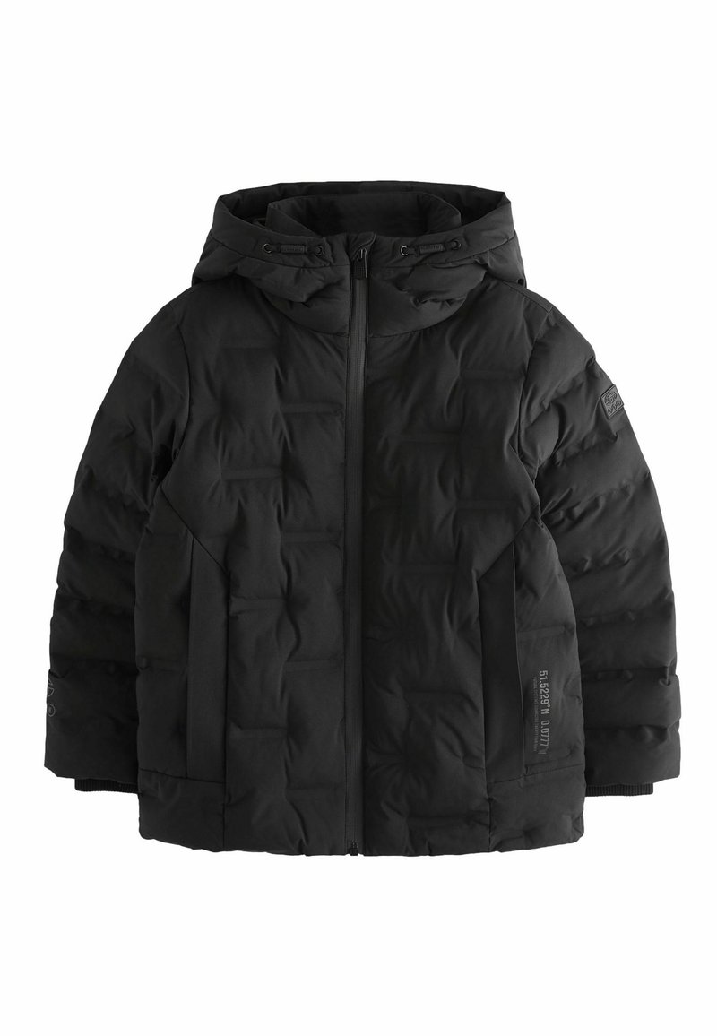 Giacca invernale nera imbottita con cappuccio, zip frontale, tasche laterali e dettagli stampati delicati sulla manica e nella parte bassa davanti.