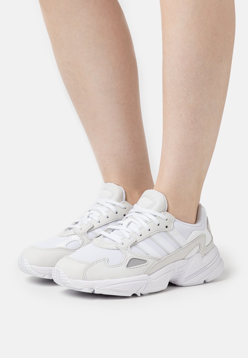 adidas Originals FALCON W - Sneaker low - footwear white/grey one/weiß ...