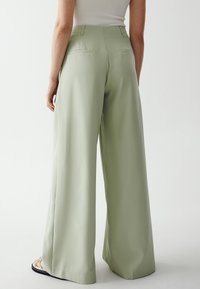 CALLI MELISSA - Hlače - sage green