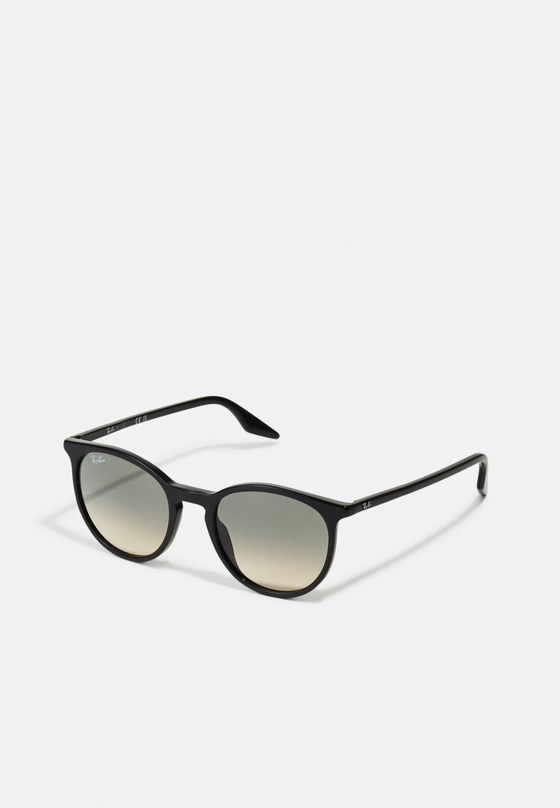 Ochelari de soare negri cu formă de ochi de pisică, lentile gri cu gradient, temple subțiri și branding minimal pe părți. Material plastic ușor.