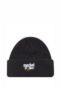 Zwarte gebreide beanie met een omgeslagen rand, voorzien van witte "market studios" tekst en een gele accentontwerp. Textuurstof voor warmte.