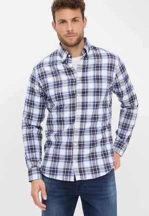 Rutig button-up skjorte i blå, hvid og rød plaid. Den har en spread krave og lange ærmer, lavet af bomuldsstof.