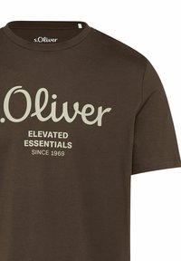 Brown short-sleeve t-shirt with a round neckline. Features 's.Oliver' logo and 'ELEVATED ESSENTIALS SINCE 1969' in light print. Soft texture.
