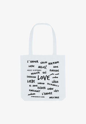 Witte canvas totebag met verschillende vertalingen van "liefde" in zwarte typografie, met het woord "LIEFDE" opvallend weergegeven in een groter lettertype.