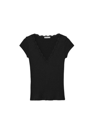 Czarny prążkowany top z krótkim rękawem, dekoltem w kształcie litery V wykończonym koronką, dopasowaną sylwetką oraz małą metką marki wewnątrz kołnierza.