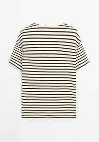 T-shirt blanc à manches courtes avec des rayures horizontales noires, vu de dos sur un fond blanc uni.