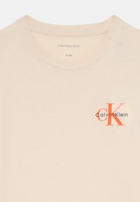 Calvin Klein Jeans CHEST MONOLOGO UNISEX - Triko s potiskem - whitecap gray