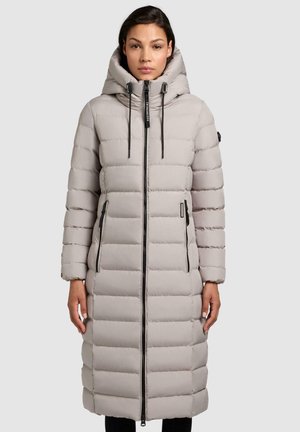 Padded long coat in light grey with a hood. Features a front zip closure and two side zip pockets. Smooth texture, quilted design.