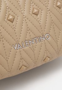 Valentino Bags JOIA - Käsilaukku - beige