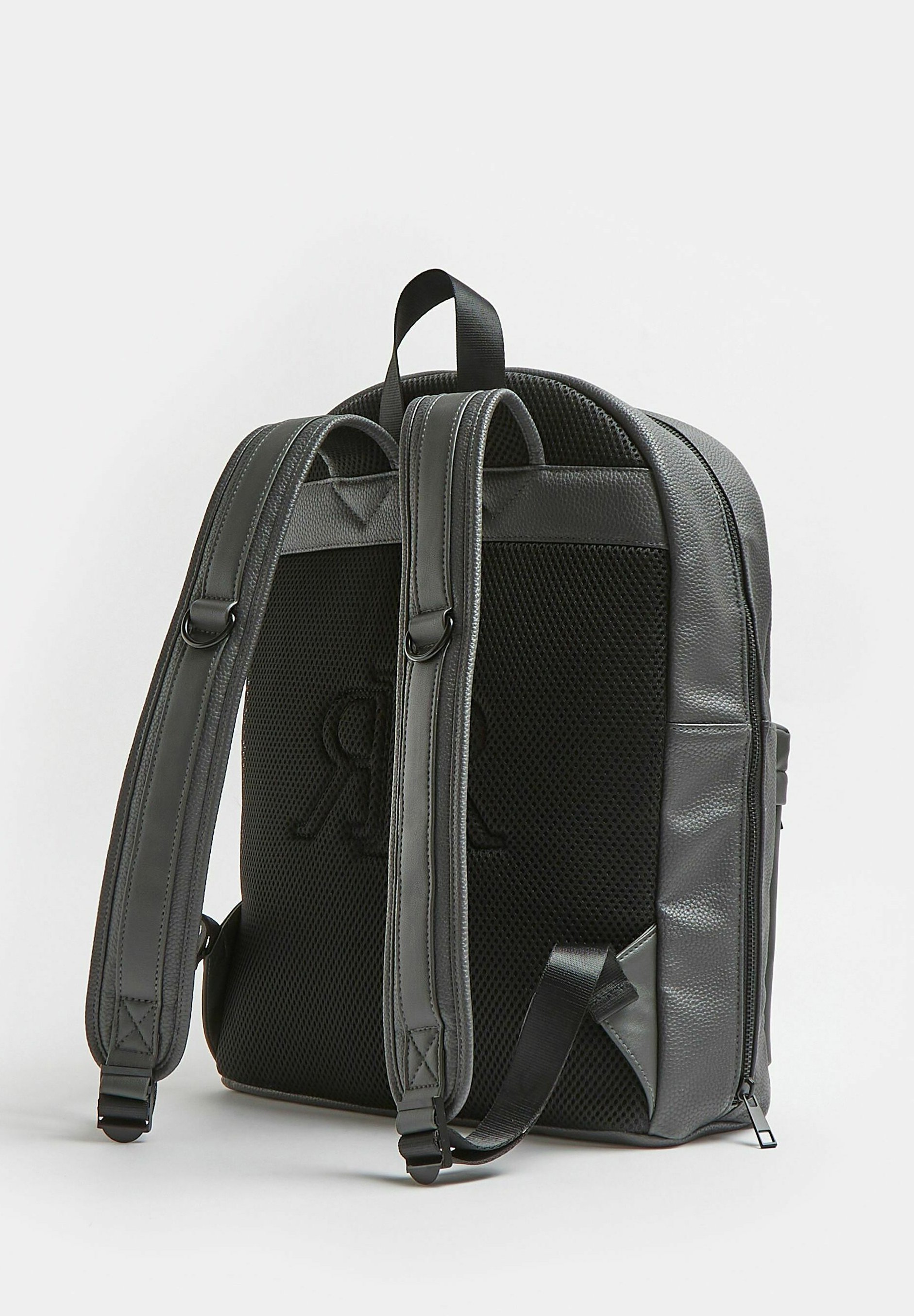 tumi river slim backpack