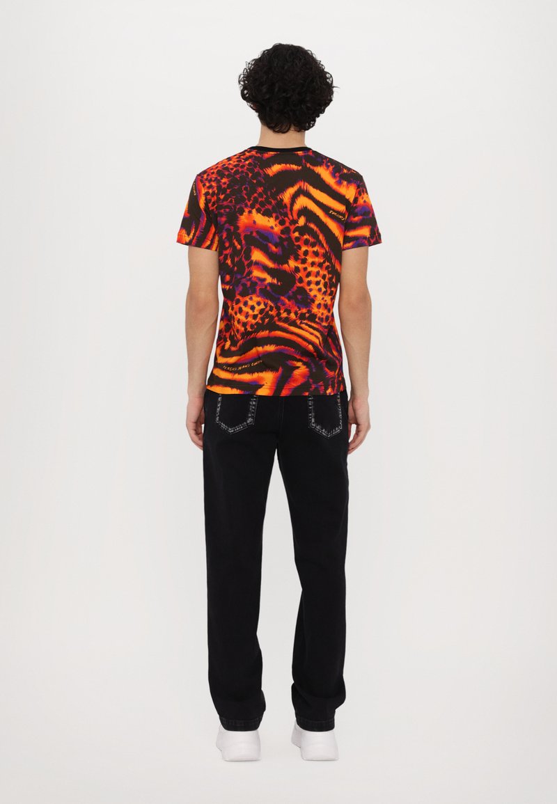 Kalinga Ashok Jeans A Zampa Tezenis Suit Armani Tailleur Pantalone