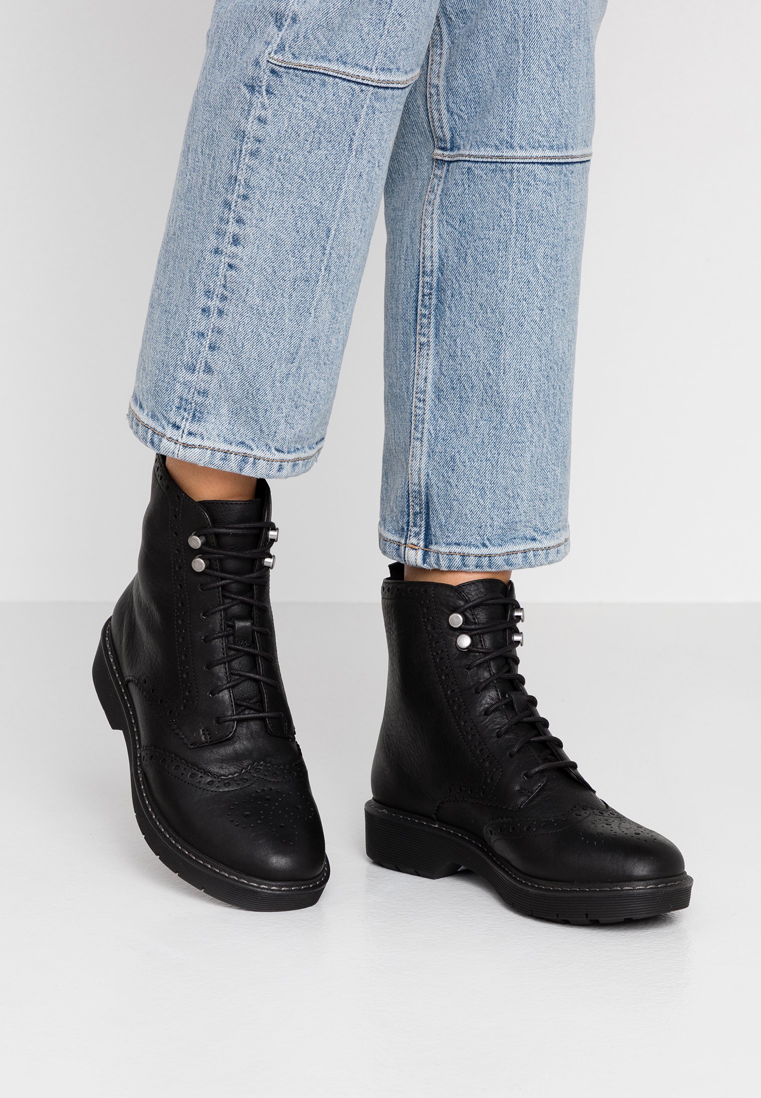 clarks witcombe flo boots