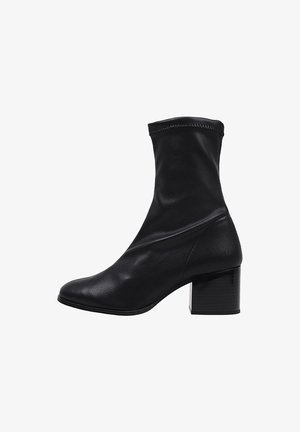 Sandra Fontán Botines - black