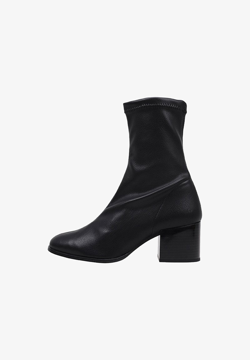 Sandra Fontán Botines - black