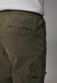 Next STRETCH UTILITY REGULAR TAPERED - Kareiviško stiliaus kelnės - mottled brown