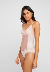 Spanx UNDERSCULPTURE CORSET - Corpetto - cameo blush