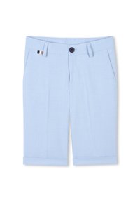 Shorts bleu clair en tissu texturé, avec une fermeture à bouton, deux poches latérales et des ourlets retroussés. Design minimaliste avec une petite bande accent.