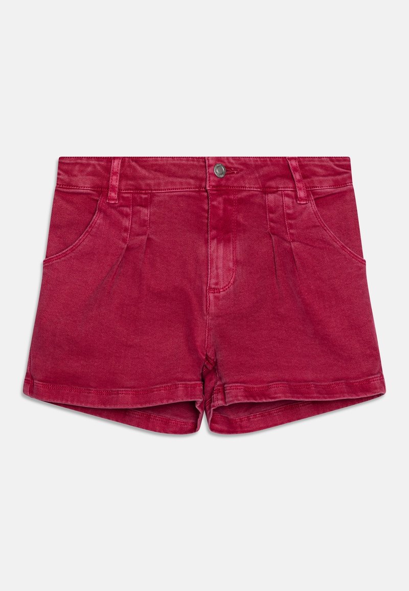 Shorts de mezclilla rojos con un diseño ajustado, que cuentan con bolsillos frontales, cierre de botón y una textura ligeramente deslavada.