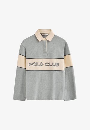Langärmliges Polohemd in Grau mit einem beigen horizontalen Panel; mit dem Text "POLO CLUB", Kragen und kontrastierenden marineblauen Streifen.