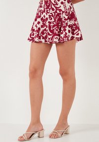 LELA SLIM FIT - Áčková sukně - red