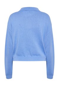 Maglione cropped a coste di un blu chiaro con una texture morbida, colletto aperto e maniche lunghe, caratterizzato da un motivo sottile su tutto il tessuto.