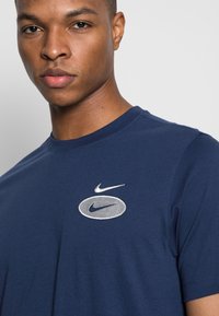 Nike Sportswear T-shirt básica - midnight navy