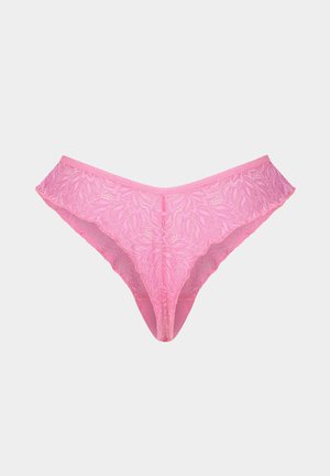 Rosa Spitzen-Tanga mit floralem Muster, ausgestattet mit einem gewellten Bund und Rückenteil, das eine semi-transparente Textur und eine enganliegende Passform präsentiert.