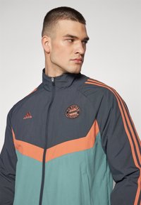 adidas Performance FC BAYERN M�NCHEN SZN TRACK TOP - Squadra - dark grey/hazy emerald