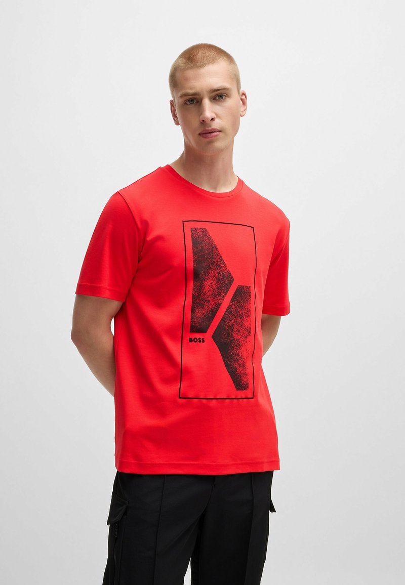 BOSS T-shirt med print - open red five