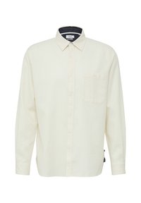 Koszula z długim rękawem zapinana na guziki w odcieniu off-white z teksturowanej tkaniny, kieszenią na lewej piersi oraz granatowym wykończeniem kołnierza.