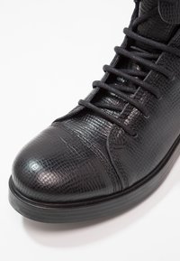 lilimill Bottines à lacets - black