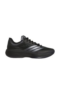 Chaussures de sport noires avec un dessus en maille, ornées de rayures argentées, d'un col rembourré et d'une semelle extérieure en caoutchouc pour l'adhérence. Design léger.
