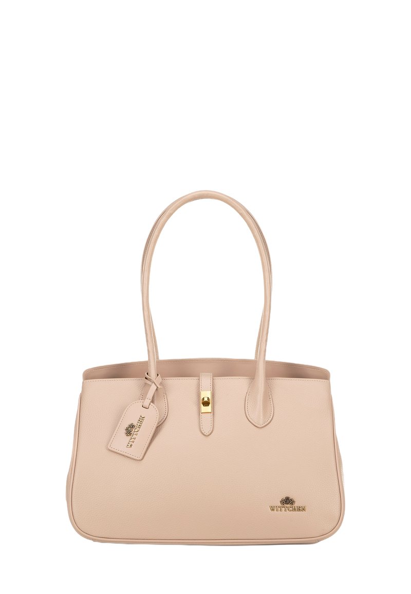 Borsa tote in pelle beige con due manici lunghi, forma strutturata, hardware dorato e un'etichetta attaccata con il nome del marchio "WITTCHEN."